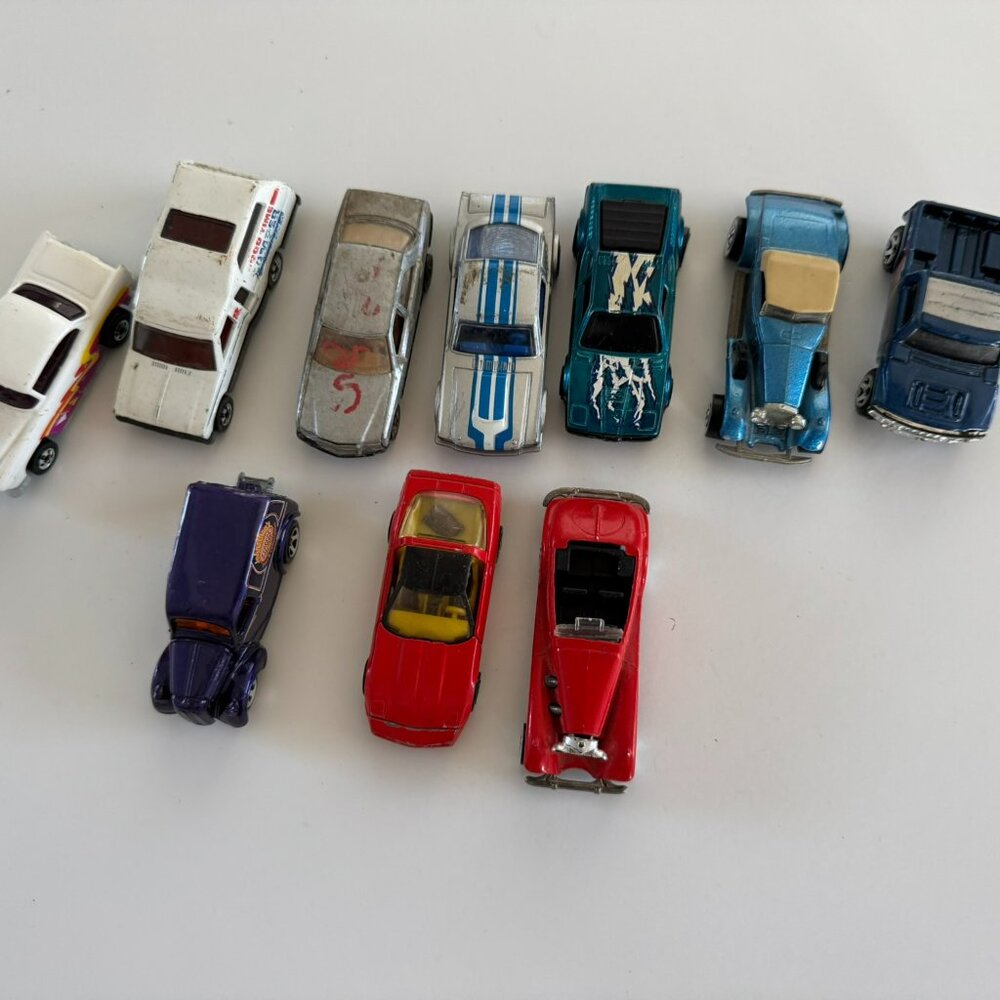 Lot 022 – Hot Wheels/Small Toys.